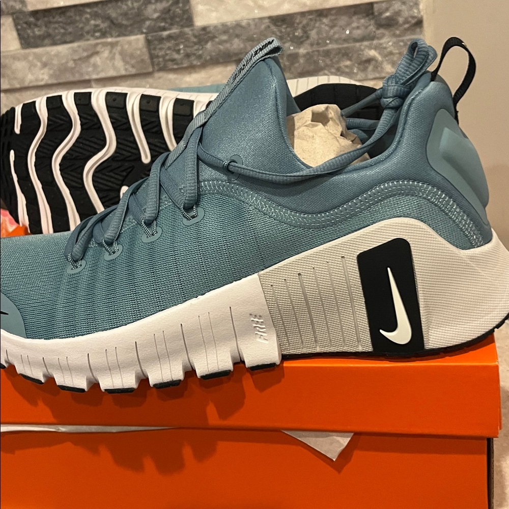 New!! Nike Metcon 6 men's lifting Sneakers - Picture 2 of 5